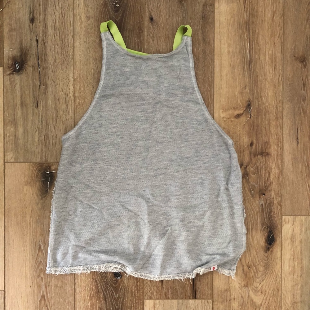 Cute athletic top - carbon 38